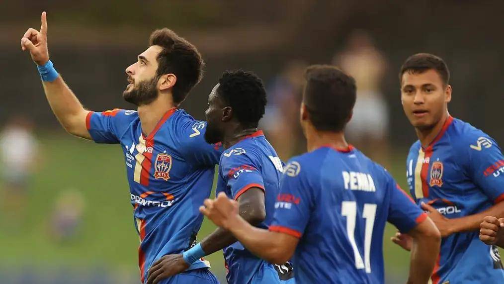 半岛体育官方网站-包含赛后纽卡斯尔调整名单以备CBA季后赛，状态回暖环节打磨，赛场秩序良好，赛程密集仍需轮换的词条